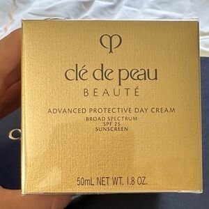 Clé De Peau- Advanced Protective Day Cream SPF 25